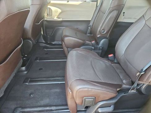 Used 2023 Toyota Sienna Platinum FWD image 27