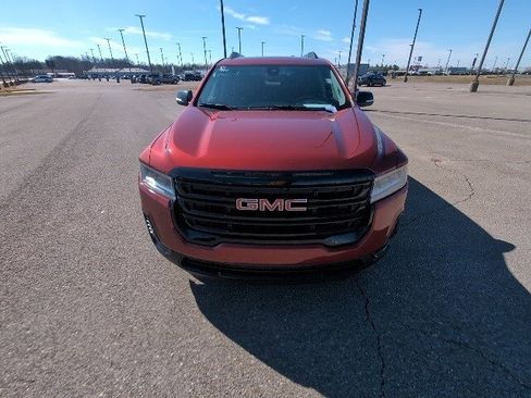 Used 2023 GMC Acadia SLE w/ Driver Convenience Package image 9