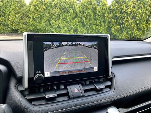 Used 2025 Toyota RAV4 XLE AWD/4WD image 19