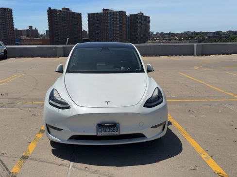 Used 2022 Tesla Model Y Long Range AWD/4WD image 2