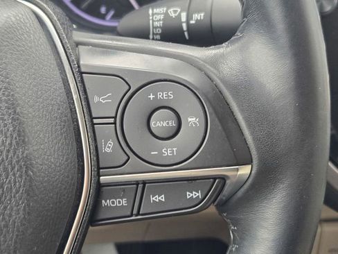 Used 2020 Toyota Camry XLE image 26