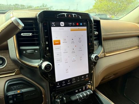 Used 2024 RAM 3500 Limited image 10