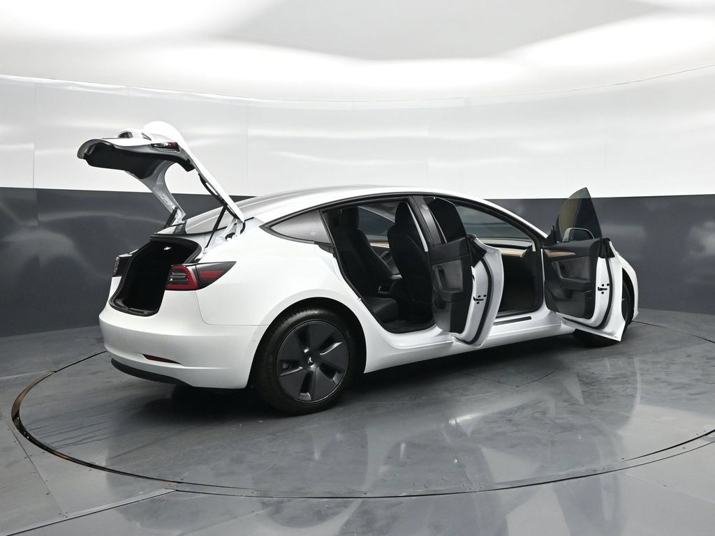 Used 2022 Tesla Model 3 RWD image 4