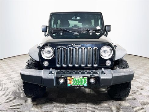 Used 2018 Jeep Wrangler Unlimited Sahara w/ Connectivity Group image 3