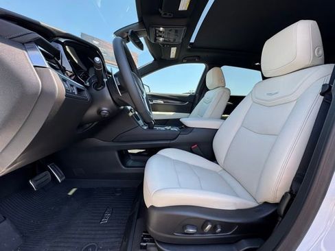 New 2025 Cadillac XT5 Sportv w/ LPO, Floor Liner Package image 25