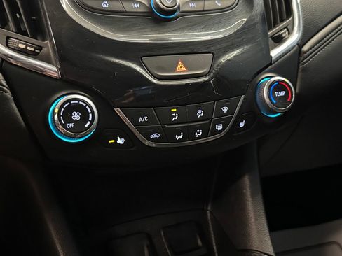 Used 2017 Chevrolet Cruze Premier FWD image 15