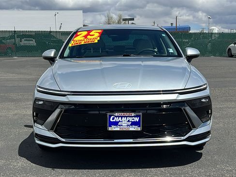 Used 2025 Hyundai Sonata SEL FWD image 2