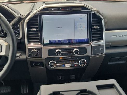 Used 2022 Ford F250 Lariat w/ Lariat Ultimate Package AWD/4WD image 28