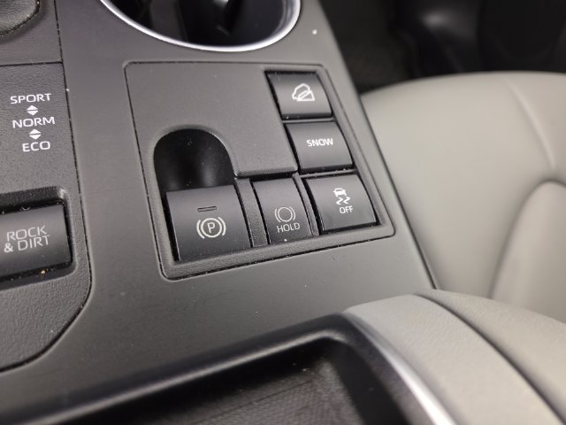 Used 2024 Toyota Highlander XLE AWD/4WD image 29