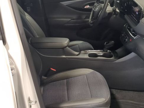 Used 2025 Buick Envista Sport Touring w/ Convenience I Package FWD image 21