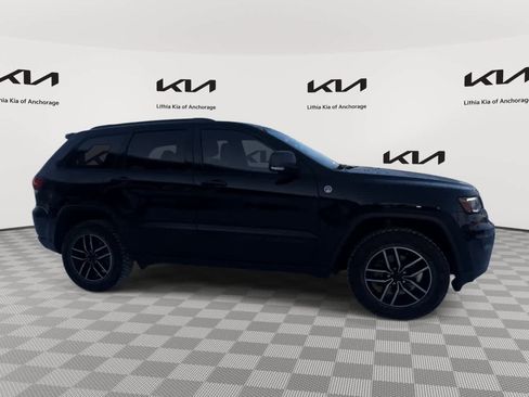 Used 2019 Jeep Grand Cherokee Trailhawk w/ Trailhawk Luxury Group image 2