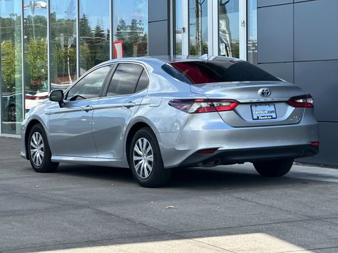 Used 2022 Toyota Camry LE FWD image 5