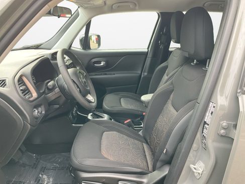 Used 2023 Jeep Renegade Latitude AWD/4WD image 9