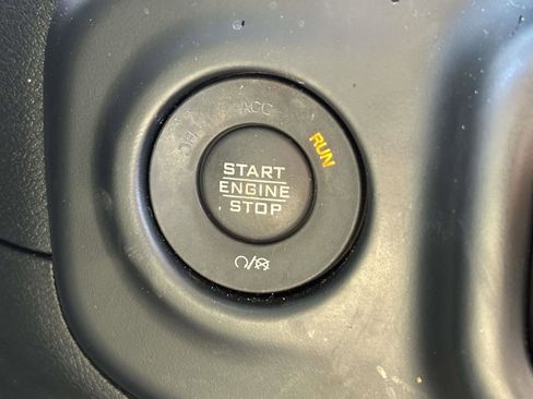 Used 2021 Jeep Wrangler Unlimited Sahara AWD/4WD image 34