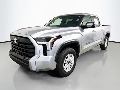 Used 2025 Toyota Tundra SR5 w/ SR5 Premium Package AWD/4WD image 9
