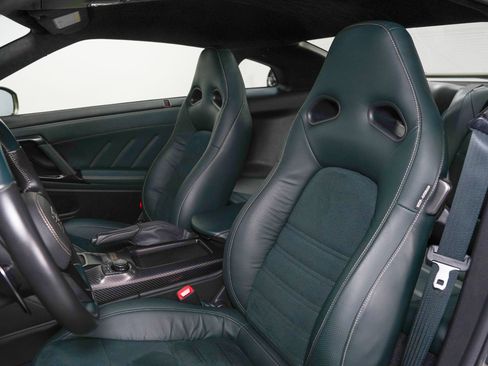 Used 2024 Nissan GT-R T-spec Dual-clutch 6-Speed Tra w/ Floor Mat Package image 41