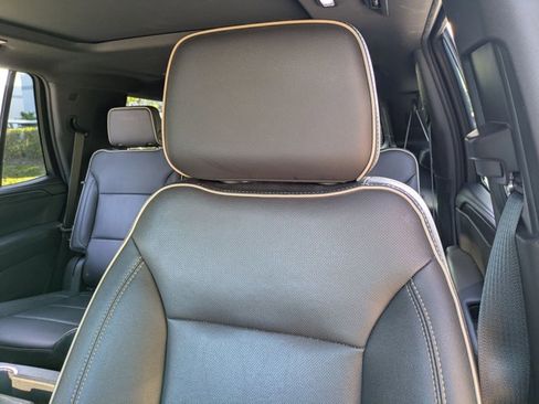 Used 2023 GMC Yukon SLT AWD/4WD image 13