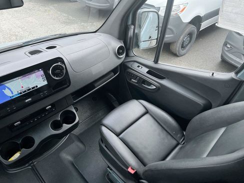 Used 2024 Mercedes-Benz Sprinter 3500 image 21