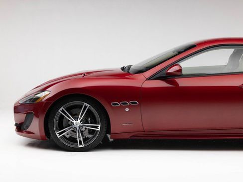 Used 2015 Maserati GranTurismo Sport image 17