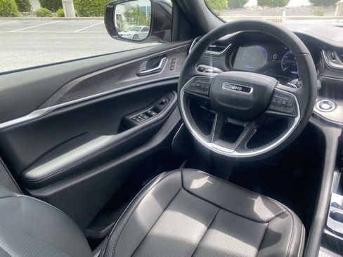 New 2025 Jeep Grand Cherokee L Limited w/ Luxury Tech Group II image 37