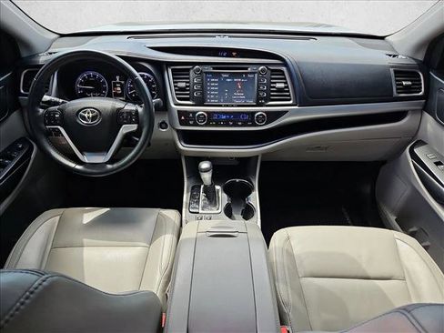 Used 2016 Toyota Highlander XLE FWD image 19