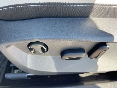 New 2025 Volkswagen Taos SE image 17