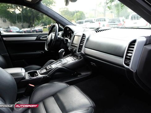 Used 2014 Porsche Cayenne Turbo AWD/4WD image 31