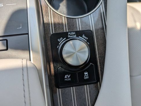 Used 2020 Lexus RX 450h AWD w/ Luxury Package image 24