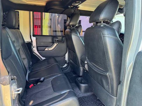 Used 2016 Jeep Wrangler Unlimited Sahara AWD/4WD image 14
