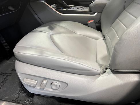Used 2023 Toyota Highlander XLE image 26