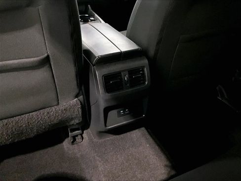 Used 2022 Nissan Rogue SV FWD image 25