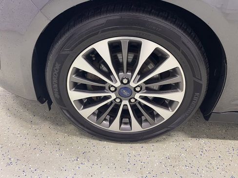 Used 2017 Ford C-MAX Energi Titanium image 9