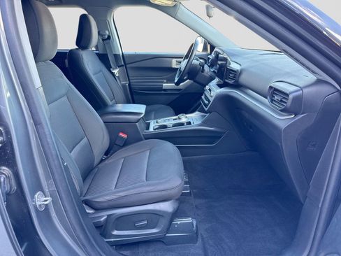 Certified 2023 Ford Explorer XLT image 7