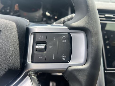 Used 2025 Land Rover Discovery Dynamic SE AWD/4WD image 23