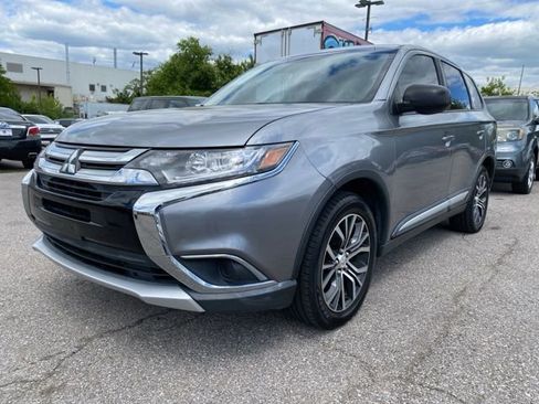 Used 2018 Mitsubishi Outlander ES AWD/4WD image 3