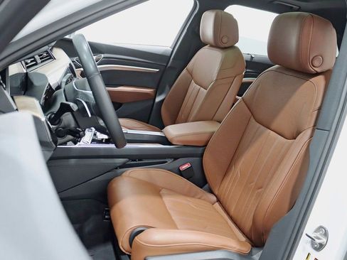 Used 2024 Audi Q8 e-tron Prestige image 27