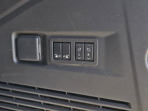 Used 2022 Chevrolet Tahoe LT w/ Luxury Package image 40