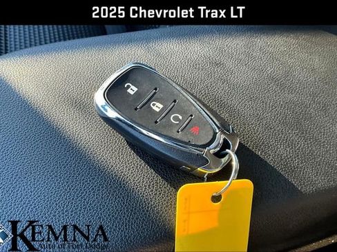 Used 2025 Chevrolet Trax LT w/ Driver Confidence Package FWD image 37