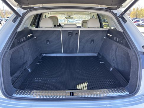 Used 2021 Audi e-tron Premium Plus image 34