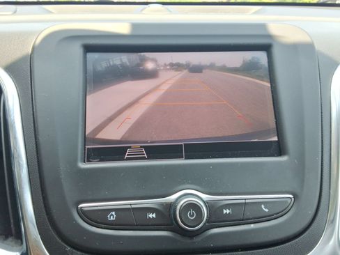 Used 2022 Chevrolet Equinox LS AWD/4WD image 16