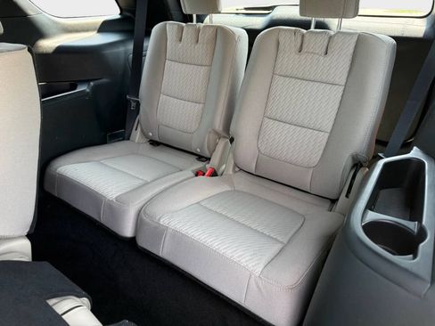 Used 2018 Ford Explorer 4WD w/ Class II Trailer Tow Package image 9
