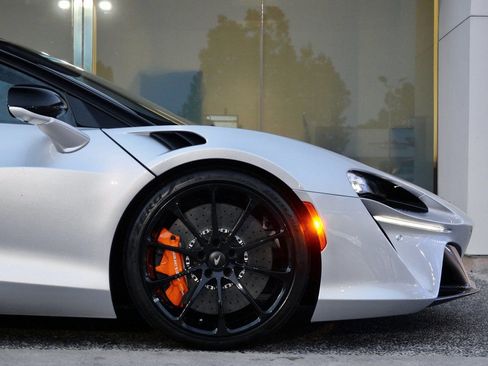 New 2026 McLaren Artura image 15