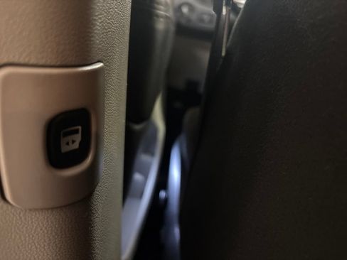 Used 2015 Dodge Grand Caravan SXT w/ UConnect Hands-Free Group FWD image 24