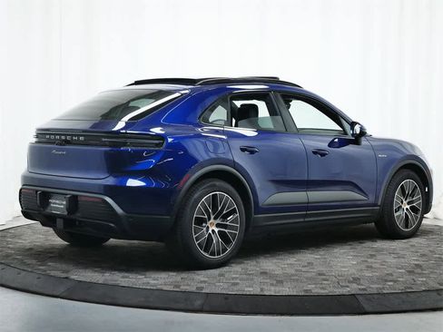 Used 2025 Porsche Macan 4 Electric image 7