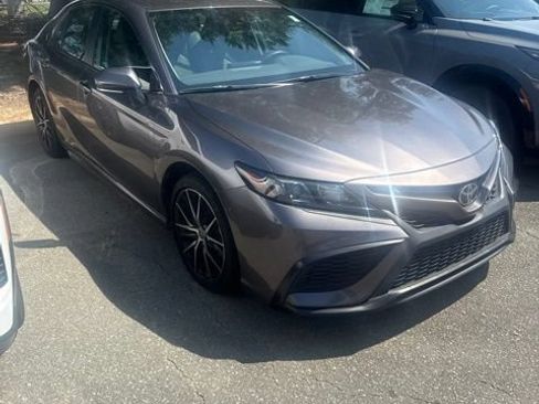 Used 2024 Toyota Camry SE FWD image 4