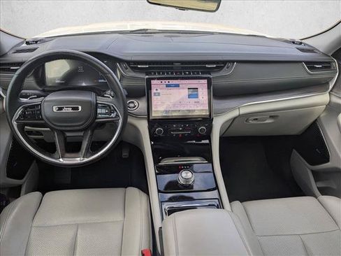 Certified 2022 Jeep Grand Cherokee Overland w/ Luxury Tech Group IV RWD image 17