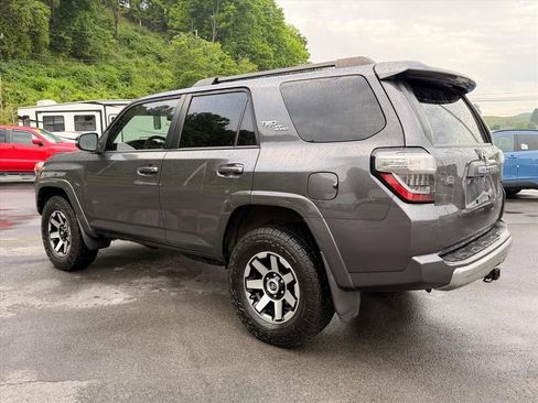 Used 2021 Toyota 4Runner TRD Off-Road Premium w/ Moonroof Package AWD/4WD image 7