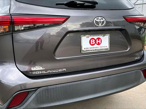 Used 2021 Toyota Highlander XLE FWD image 31