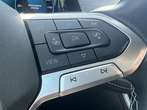 Used 2025 Volkswagen Atlas Cross Sport SE image 20