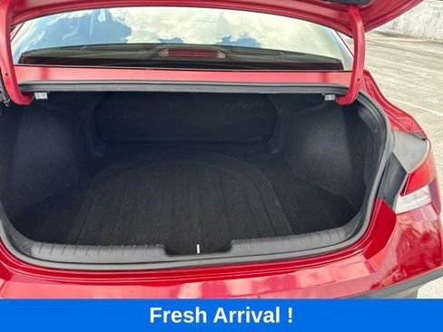 Used 2024 Hyundai Elantra SE FWD image 11